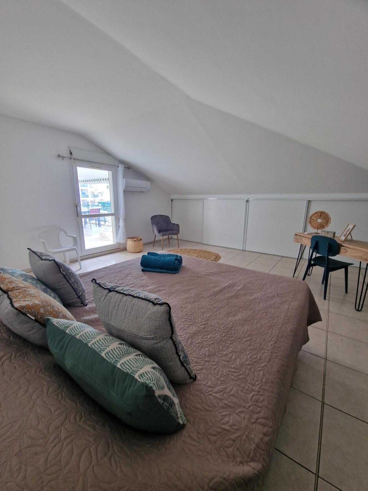 Appartement Villa Sur Le Toit, Vue Mer Saint-Gilles-les Bains Esterno foto