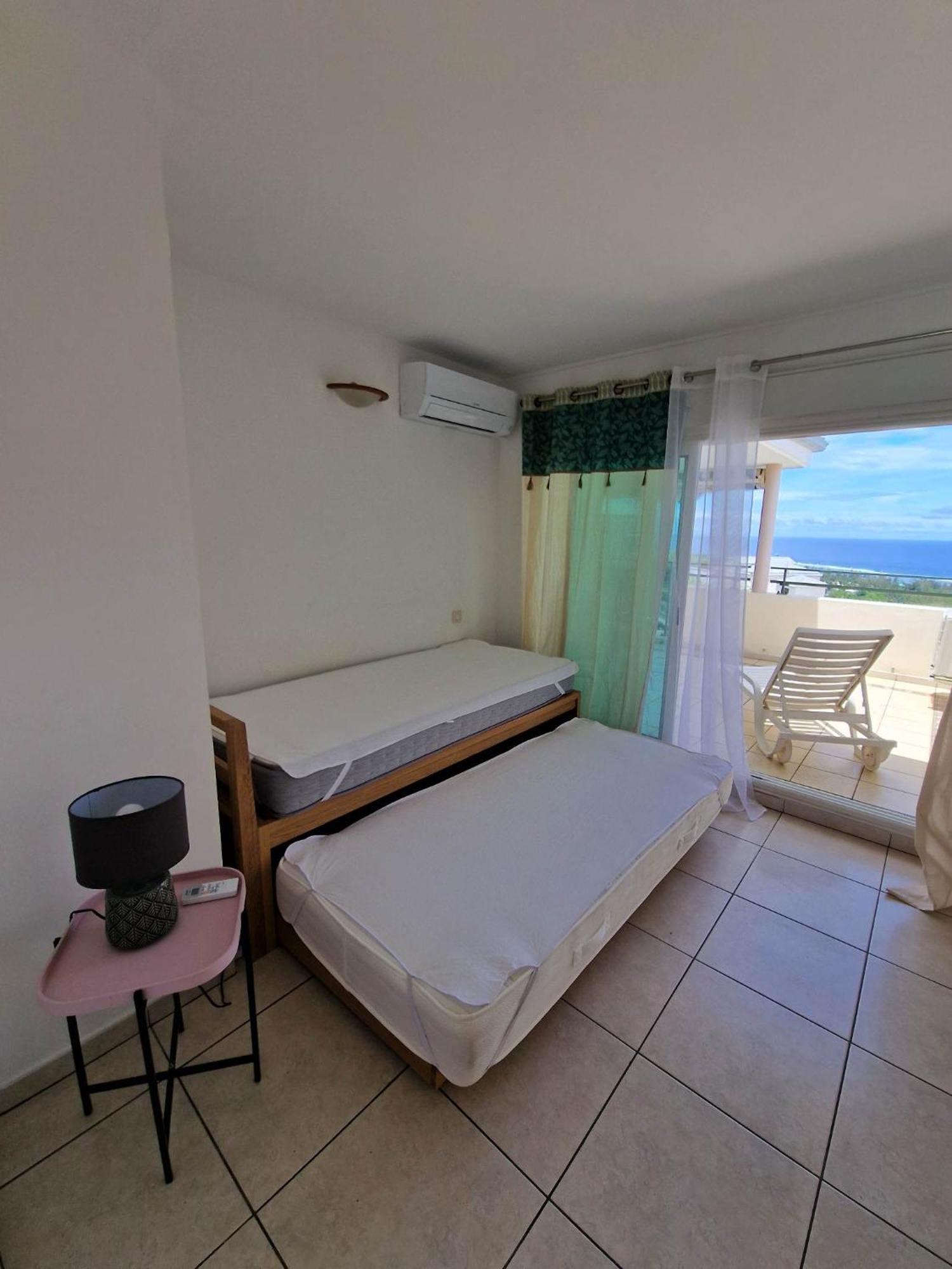 Appartement Villa Sur Le Toit, Vue Mer Saint-Gilles-les Bains Esterno foto